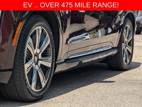 Used 2025 Cadillac Escalade IQ Luxury 2 w/ LPO, Premium Carpet Package AWD/4WD image 5
