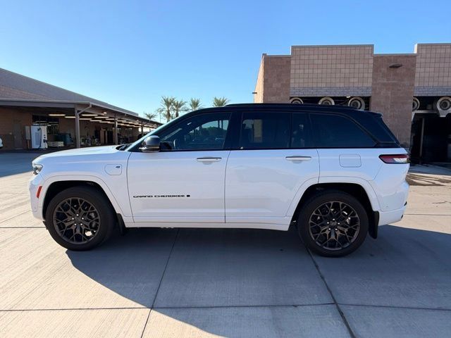 Used 2024 Jeep Grand Cherokee Summit AWD/4WD image 10