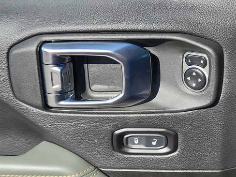 New 2025 Jeep Gladiator Mojave image 19