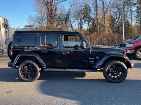 Used 2021 Jeep Wrangler Unlimited Sahara w/ Cold Weather Group image 8