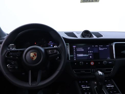 Certified 2025 Porsche Macan AWD/4WD image 23
