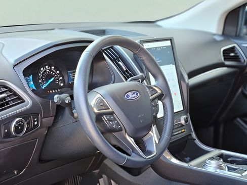 Used 2024 Ford Edge Titanium AWD/4WD image 9