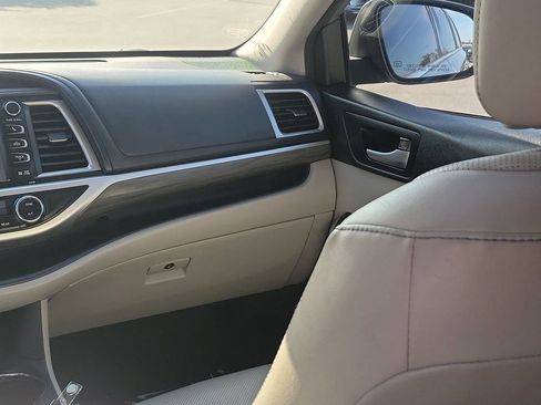 Used 2018 Toyota Highlander Limited image 23