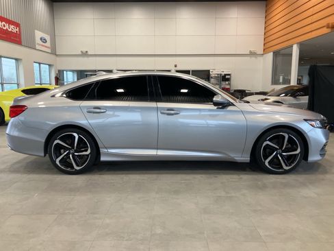 Used 2019 Honda Accord Sport image 4