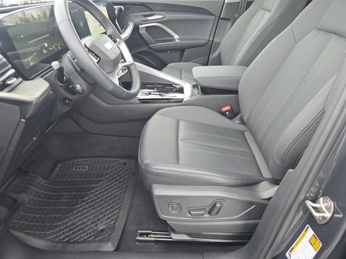 Certified 2025 Audi Q5 Premium w/ Convenience Package image 21