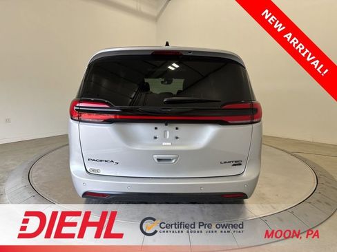 Used 2026 Chrysler Pacifica Limited w/ S Appearance Package image 6