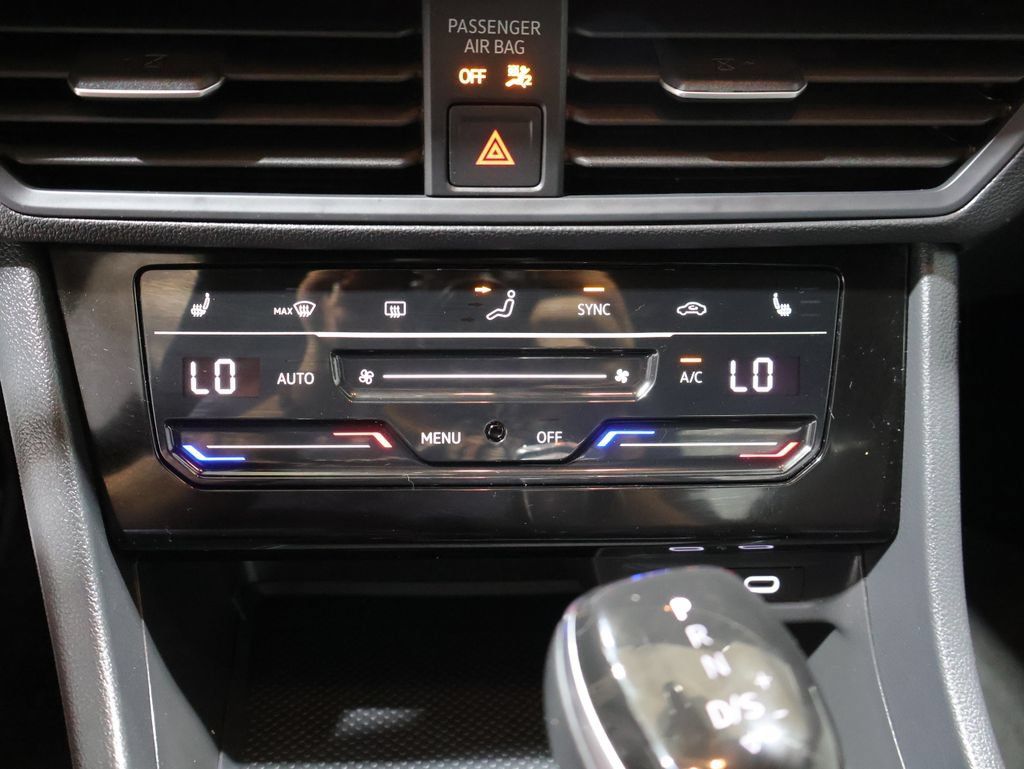 Used 2025 Volkswagen Jetta Sport FWD image 28