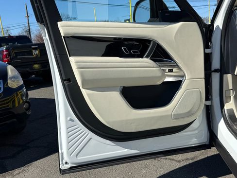 Used 2023 Land Rover Range Rover SE image 7