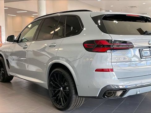 New 2026 BMW X5 sDrive40i w/ M Sport Package RWD image 3