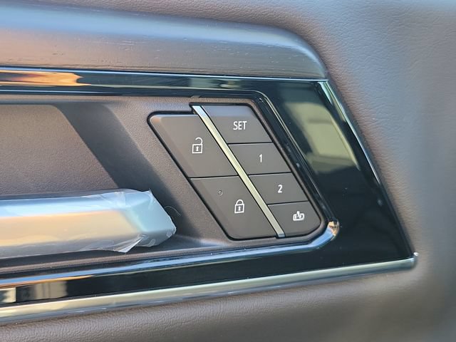 New 2026 GMC Yukon Denali w/ Denali Reserve Package AWD/4WD image 13