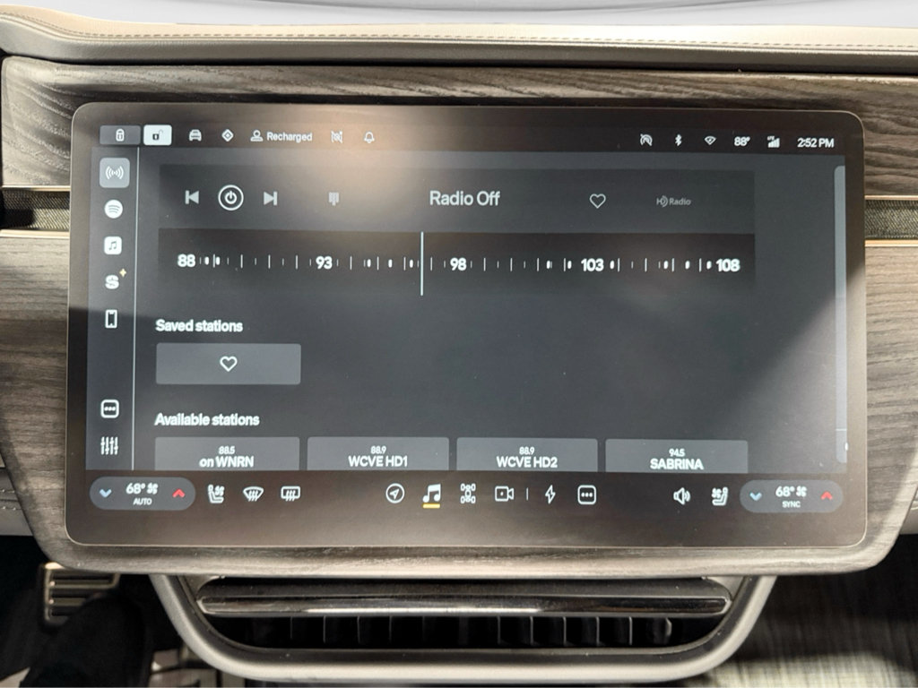 Used 2022 Rivian R1T Adventure AWD/4WD image 11