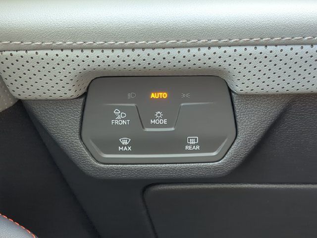 Used 2024 Volkswagen Atlas Peak Edition SEL AWD/4WD image 33