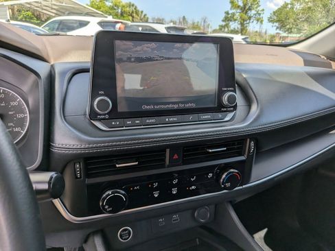Used 2021 Nissan Rogue S FWD image 23