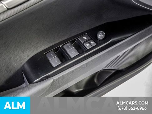 Used 2025 Toyota Camry SE image 46