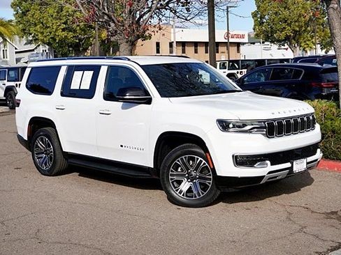 Certified 2025 Jeep Wagoneer Series II image 3