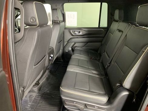 Used 2023 GMC Yukon XL SLT AWD/4WD image 7