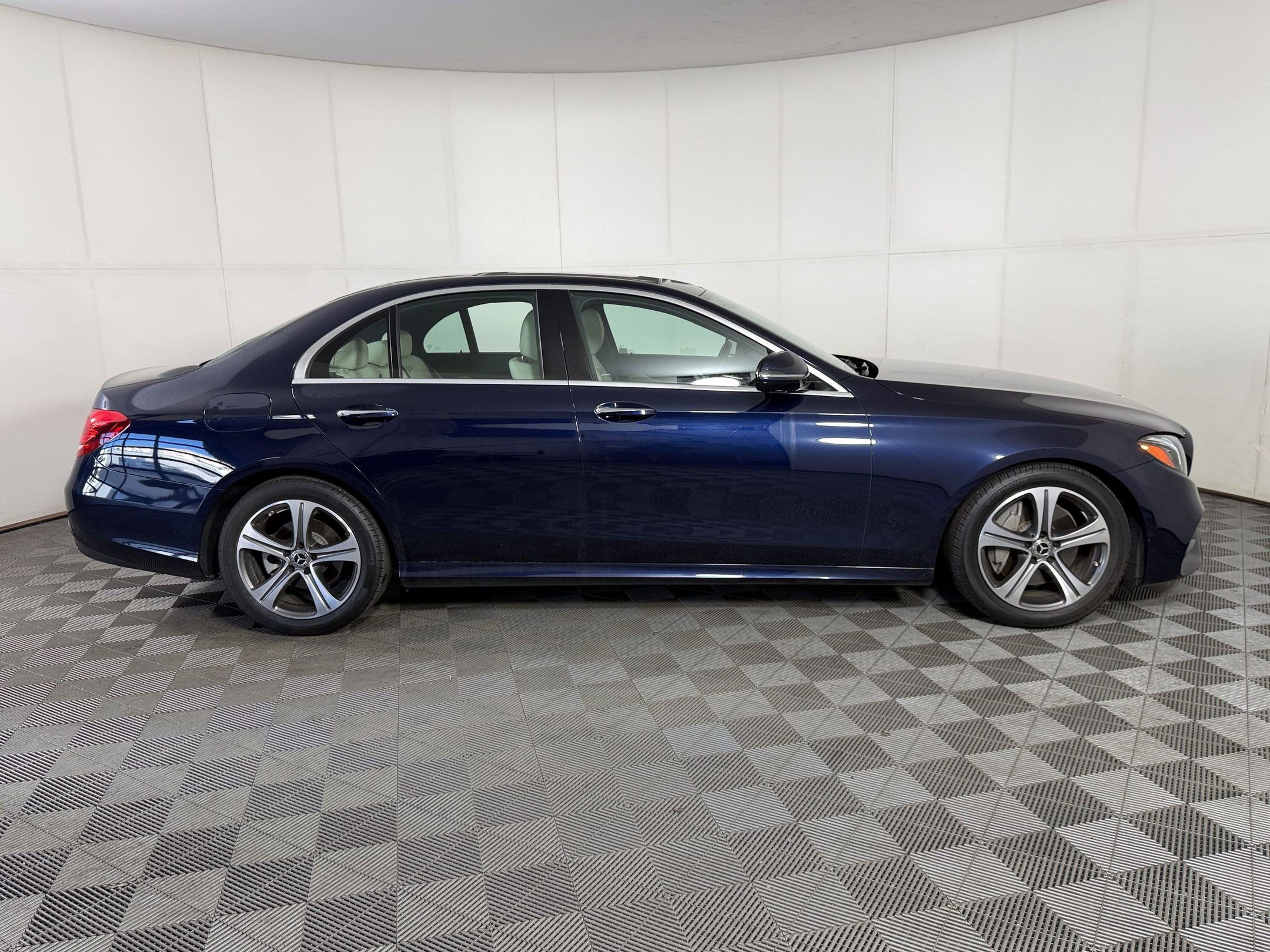 Used 2020 Mercedes-Benz E 350 Sedan image 8