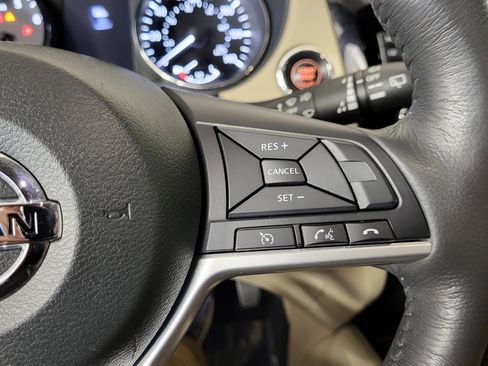 Used 2017 Nissan Rogue SL w/ SL Premium Package image 28