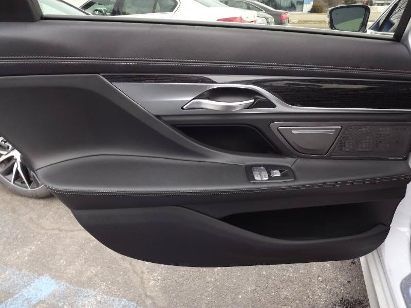 Used 2018 BMW 750i xDrive AWD/4WD image 29