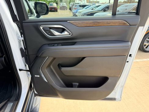 Used 2022 Chevrolet Suburban Premier RWD image 23