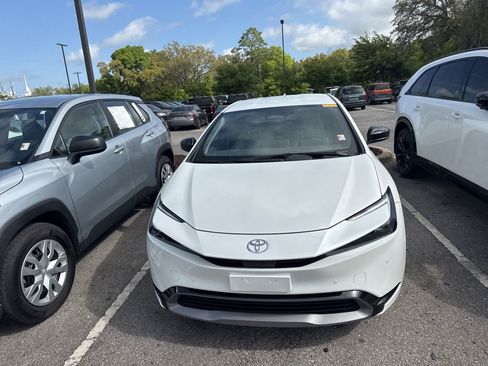 Used 2024 Toyota Prius XLE image 2