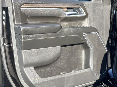 Used 2025 Chevrolet Silverado 2500 LT w/ Z71 Chrome Sport Edition image 15