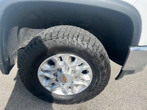 Used 2021 Chevrolet Silverado 2500 LT w/ Z71 Off-Road Package AWD/4WD image 17