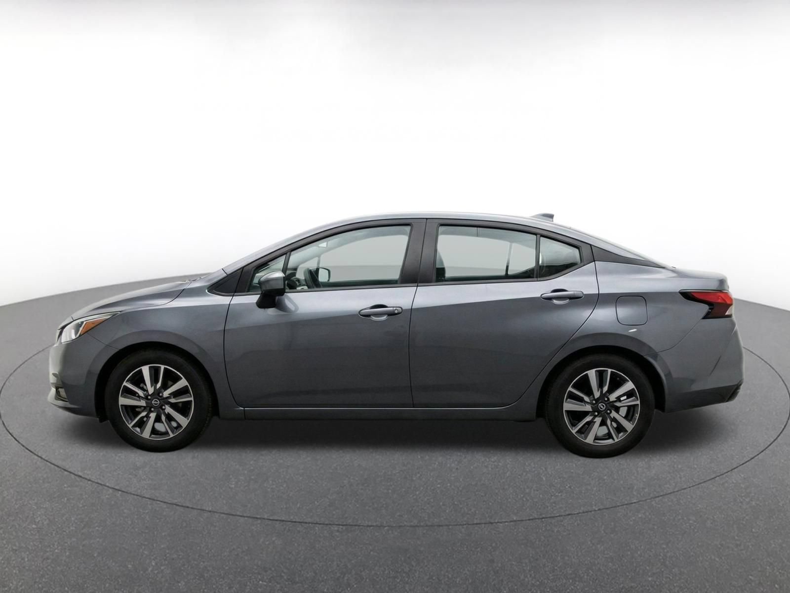Used 2025 Nissan Versa SV FWD image 4