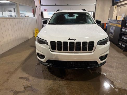 Used 2023 Jeep Cherokee Altitude Lux image 3