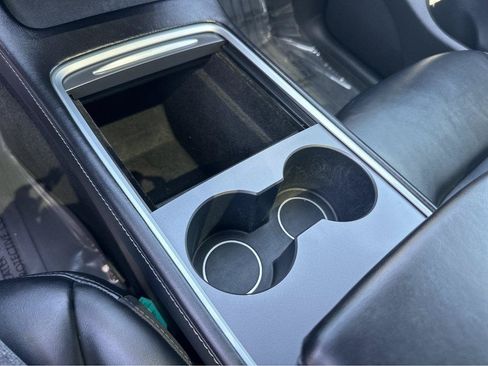 Used 2022 Tesla Model Y Long Range AWD/4WD image 26
