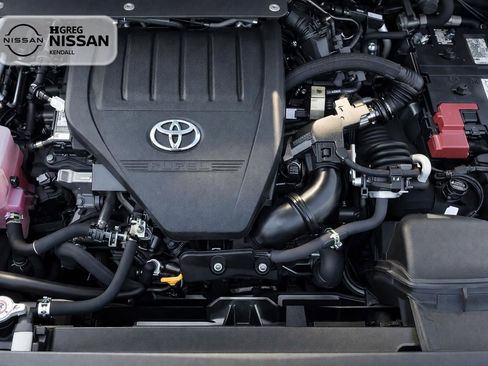 Used 2025 Toyota Highlander LE image 9