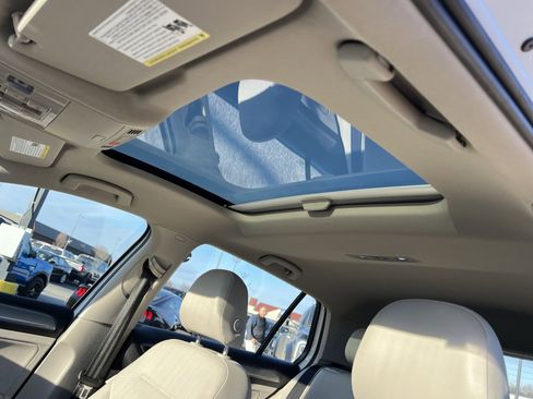 Used 2015 Volkswagen Golf S image 23