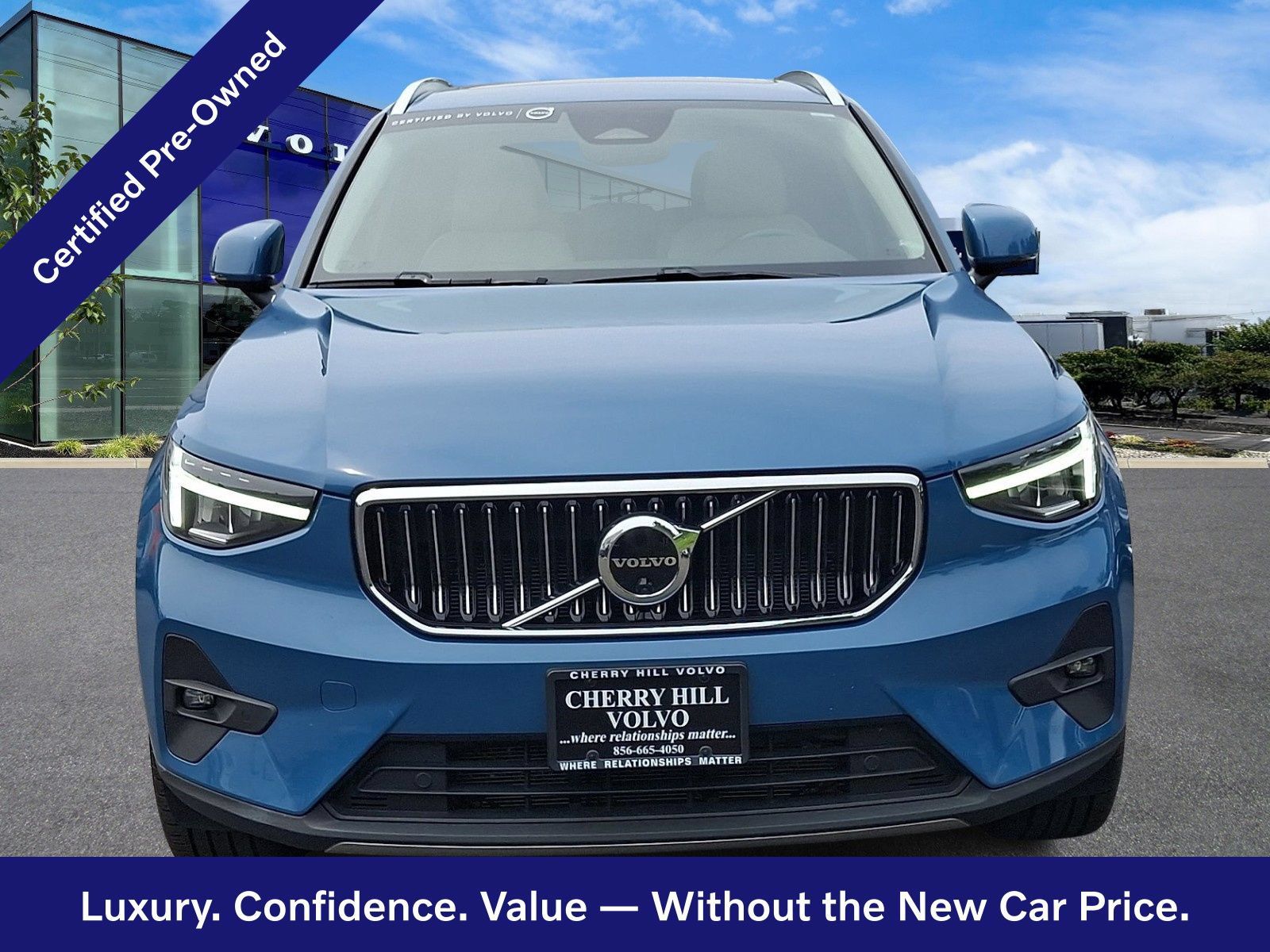 Certified 2023 Volvo XC40 B5 Plus w/ Climate Package AWD/4WD image 2