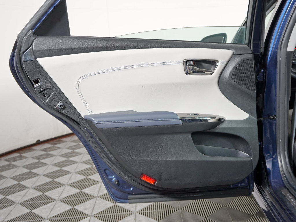 Used 2015 Toyota Avalon Limited w/ Technology Package FWD image 32