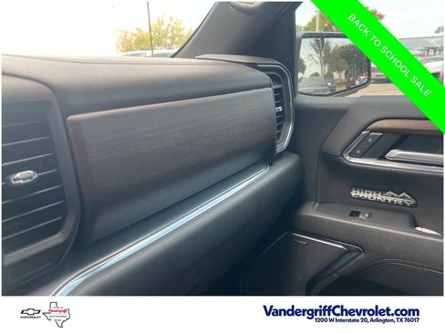 Used 2023 Chevrolet Silverado 1500 High Country w/ High Country Premium Package AWD/4WD image 18