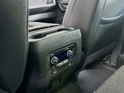 Used 2024 Chevrolet Suburban Premier image 27