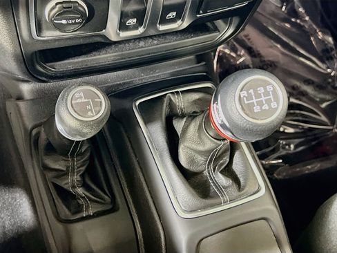 Used 2025 Jeep Wrangler Sport AWD/4WD image 16