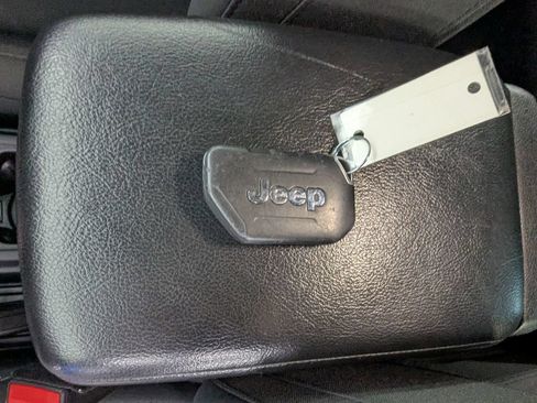 Used 2021 Jeep Wrangler Unlimited Sport AWD/4WD image 28