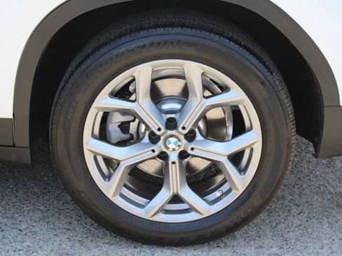 Used 2025 BMW X4 xDrive30i AWD/4WD image 9