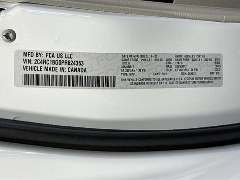 Used 2023 Chrysler Pacifica Touring-L FWD image 32