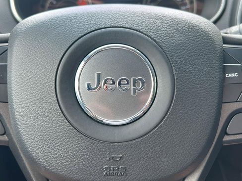 Used 2022 Jeep Cherokee Trailhawk AWD/4WD image 21