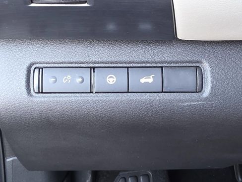 Used 2025 Nissan Pathfinder SL AWD/4WD image 33