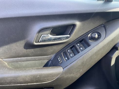 Used 2019 Chevrolet Trax LT w/ LT Convenience Package image 18