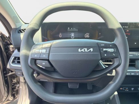 New 2026 Kia K4 FWD image 24