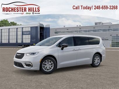 New 2026 Chrysler Pacifica Select