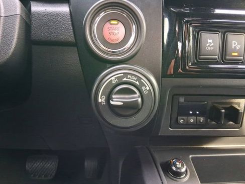 Used 2021 Nissan Titan PRO-4X w/ Pro-4x Convenience Package image 10
