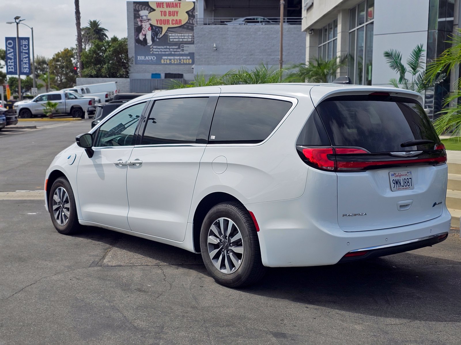 Used 2024 Chrysler Pacifica Limited FWD image 6