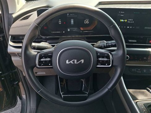 Certified 2025 Kia Carnival FWD image 16