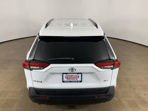 Used 2020 Toyota RAV4 XLE Premium FWD image 11