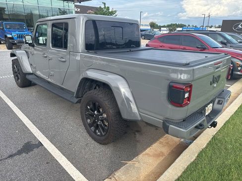 Used 2023 Jeep Gladiator Overland AWD/4WD image 3